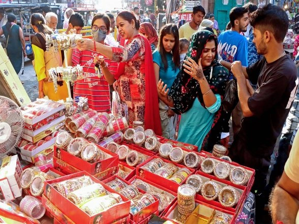 Business News | Record-breaking Diwali Sales Reflect India's Economic Strength and Swadeshi Spirit: CAIT