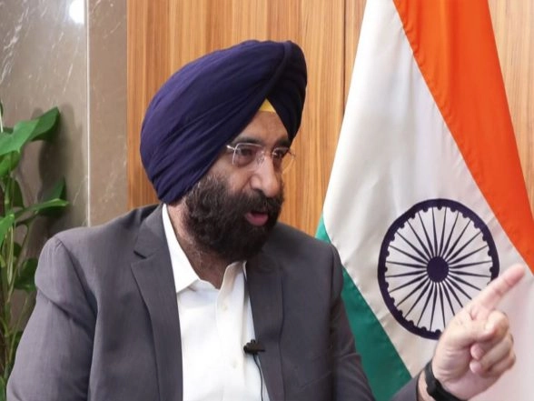 India News | Manjinder Singh Sirsa Calls Kejriwal 'Anpadh,' Slams Saurabh Bharadwaj over Punjab's Stubble Burning Post