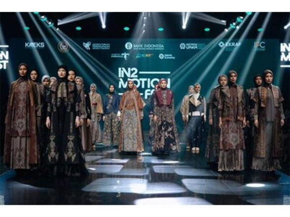Business News | Bank Indonesia Hosts IN2MOTIONFEST 2025 Finale, Featuring 1,785 Modest Fashion Pieces Inspired by Indonesian Culture