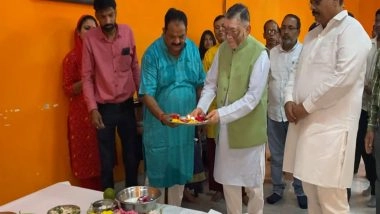 India News | Jharkhand Governor Santosh Gangwar Offers Prayers at Temple During Annakoot Mahotsav