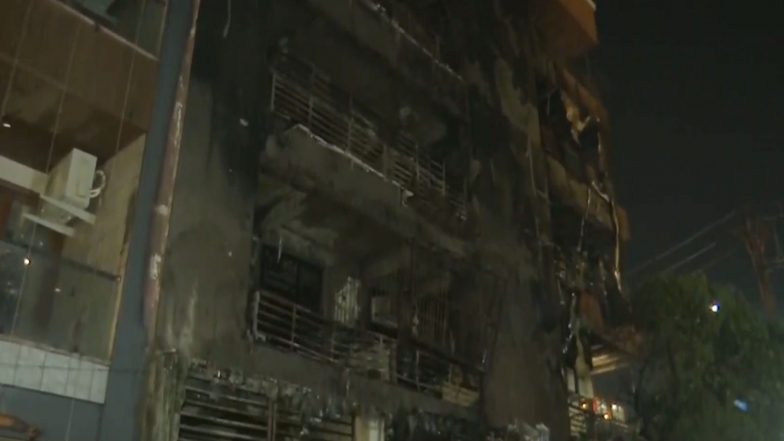 India News | UP: Fire Breaks out in Residential Building in Ghaziabad, Officials Say Few People Trapped