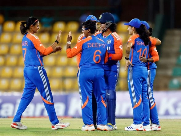 Sports News | India Storm into Women's World Cup Semi-finals with Dominant Win over New Zealand
