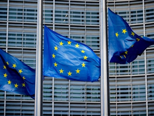 World News | EU Pledges Continued Financial Aid to Ukraine, Backs Russian Energy Import Ban and Adopts 19th Sanctions Package