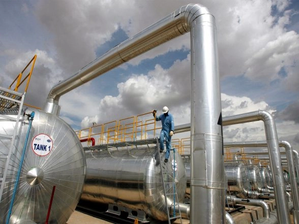 Business News | International Crude Oil Defies US Sanctions, Prices Cool off After 5% Surge