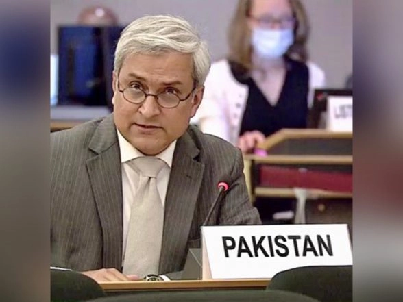 World News | Transit Trade with Afghanistan to Remain Suspended Until Security Situation Evaluated: Pak Foreign Office