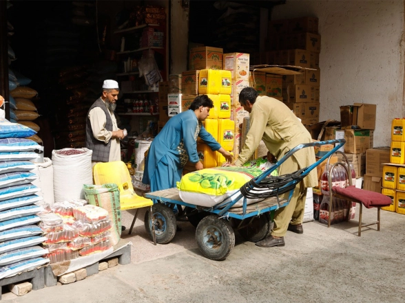 World News | Pakistan's Border Conflict with Afghanistan Chokes Food Supply, Punishes Its Own Traders