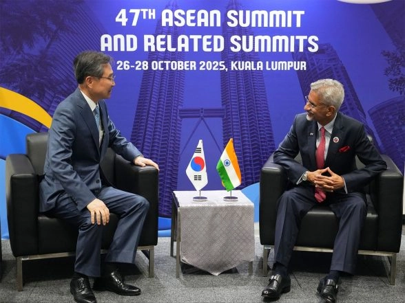 World News | Jaishankar, South Korea's Foreign Minister Cho Hyun Discuss Defence, Semiconductors on Sidelines of ASEAN Summit