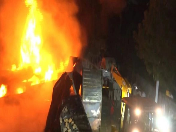 LatestLY - Politics Business - News Image