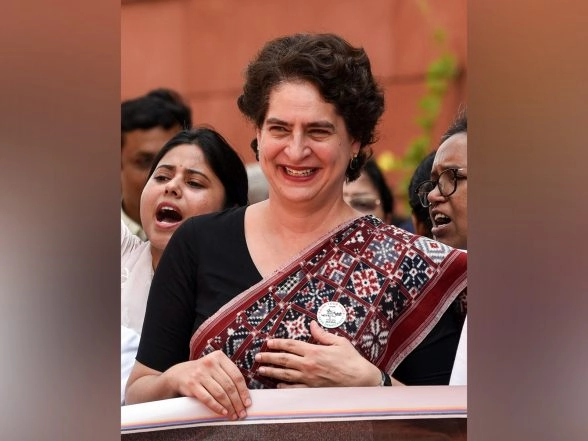 India News | Priyanka Gandhi Extends Greetings on Occasion of Chhath Puja