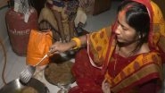 India News | Women Prepare Thekua Prasad to Offer 'Arghya' to Setting Sun on Third Day of Chhath Puja