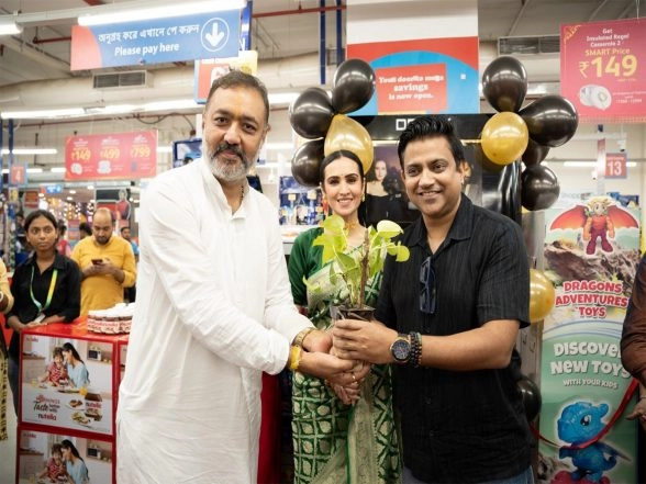 Business News | Decoy Perfumes Partners with Reliance Smart Bazaar to Redefine Affordable Luxury Fragrances in India