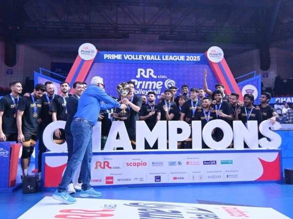 Business News | PVL 2025 Season 4 (Final): Bengaluru Torpedoes Crowned Champions with a Commanding Victory Over Mumbai Meteors in Grand Finale