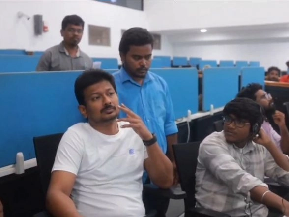 Notícias da Índia | Tamil Nadu Dy CM Udhayanidhi Stalin conduz uma inspeção surpresa no Centro de Comando e Controle da Grande Corporação Chennai Notícias da Índia | Tamil Nadu Dy CM Udhayanidhi Stalin conduz uma inspeção surpresa no Centro de Comando e Controle da Grande Corporação Chennai