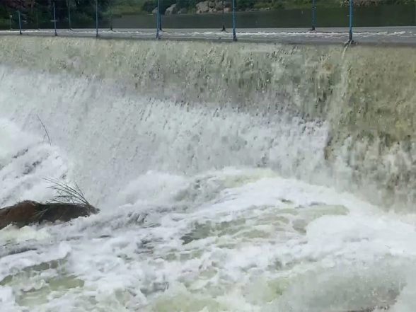 Dólar indio | Advertencia impresa emitida para las aldeas de Tamil Nadu ViUa en el río Par cuando se abre el flujo de agua Dólar indio | Advertencia impresa emitida para las aldeas de Tamil Nadu ViUa en el río Par cuando se abre el flujo de agua
