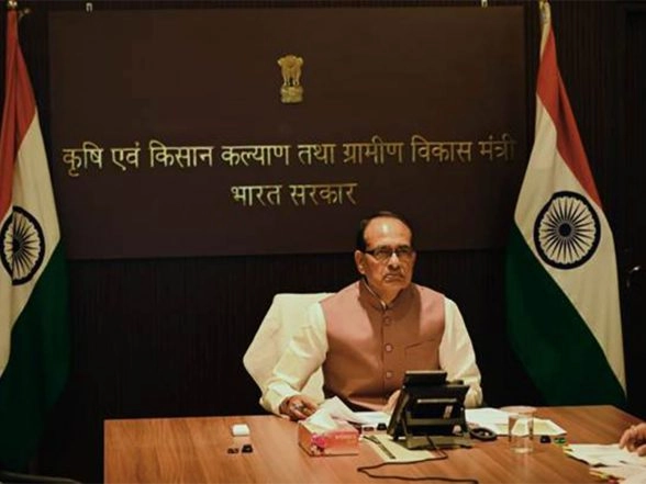 India News | Union Agriculture Minister Shivraj Chouhan Thanks PM Modi for Approving Rs 38,000 Cr Fertiliser Subsidy