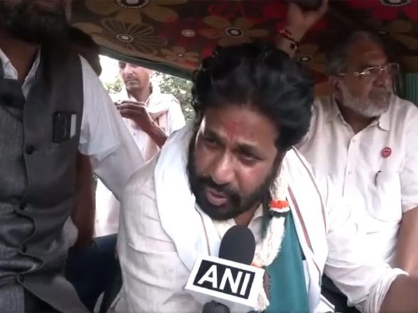 India News | Maharashtra: Former Minister Bacchu Kadu Leads March to Nagpur over Loan Waiver for Farmers