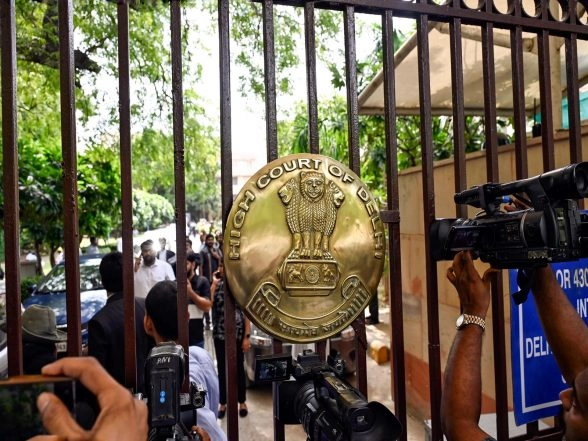 India News | Delhi HC Sentences One Month Jail Term to an Individual for Intimidating Court-appointed Commissioner