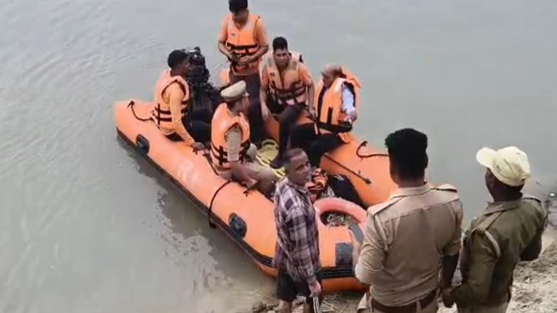 India News | UP: One Dead and Eight Missing, Thirteen Rescued After Boat Capsizes in Bahraich
