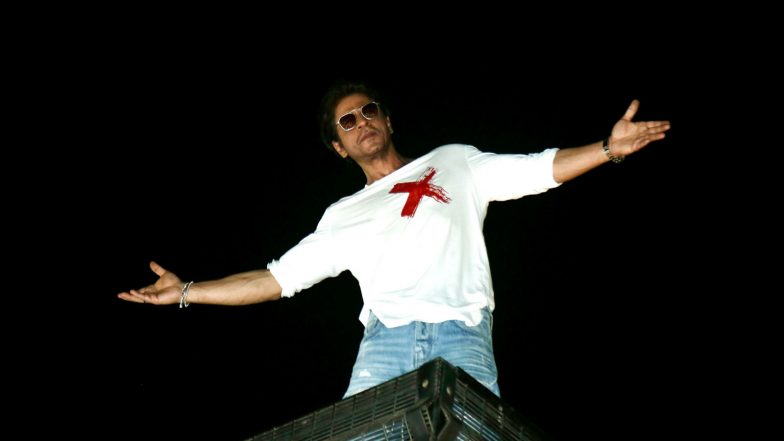 Entertainment News | Shah Rukh Khan to Greet Fans from Mannat Balcony on Birthday? Actor Drops a Tease
