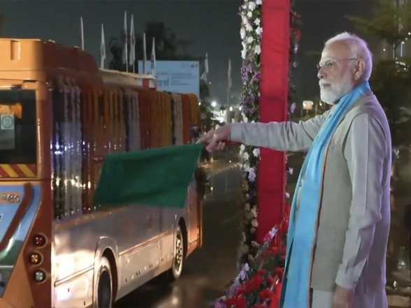 India News | Gujarat: PM Modi Flags off 25 E-buses Worth Rs 30 Crore at Statue of Unity, Marking Launch of Comfortable and Eco-friendly Transportation Service for Tourists