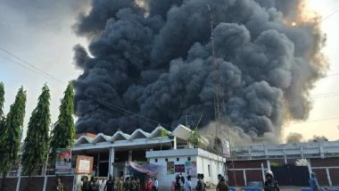 Dhaka Airport Fire: Massive Blaze Erupts at Cargo Section of Hazrat Shahjalal International Airport, All Flight Operations Suspended (See Pics and Videos)