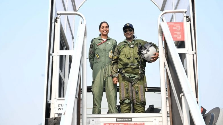 President Droupadi Murmu Poses With Rafale Pilot Shivangi Singh Pakistan Claimed to Have Captured During ‘Operation Sindoor’