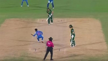 Kranti Gaud Catch Video: Watch Indian Speedster Take Stunning One-Handed Catch off Her Own Bowling To Remove Tazmin Brits During IND-W vs SA-W ICC Women’s World Cup 2025 Match (Watch Video)