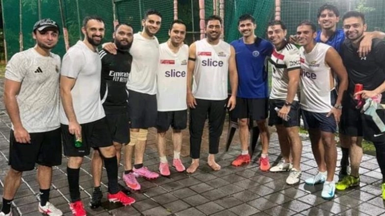 MS Dhoni Spotted in Jersey With Mumbai Indians Logo, Fans Shocked As Former CSK Captain’s Picture Goes Viral