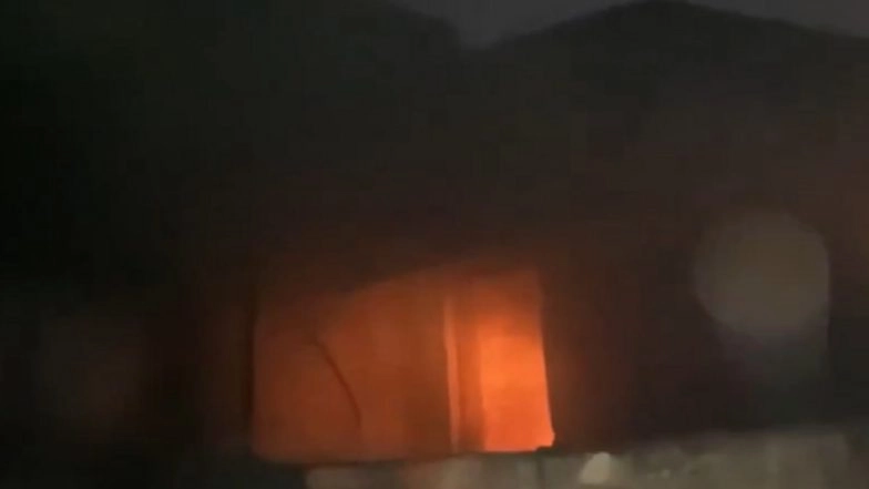 Mainpuri Fire: Massive Blaze Erupts in Godown on Karhal Road in Uttar Pradesh, Firefighting Operations Underway (Watch Video)