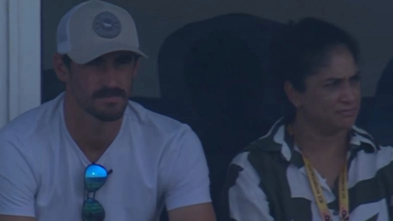 Mitchell Starc Shows Support for Wife Alyssa Healy, Australian Pacer Attends IND-W vs AUS-W ICC Women’s World Cup 2025 Semi-Final in Navi Mumbai (Watch Video)