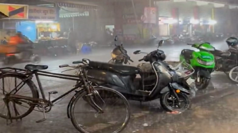 Mumbai Rains: Heavy Rainfall Lashes Several Parts of City, Netizens Share Photos and Videos As IMD Issues Yellow Alert Till October 26