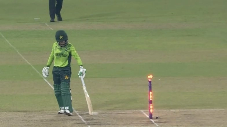 Out Or Not Out? Fans Divided As Muneeba Ali's Run Out Decision Creates Controversy During IND-W vs PAK-W ICC Women's World Cup 2025 Match