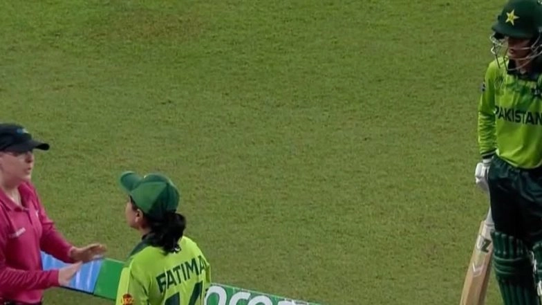 Muneeba Ali, Fatima Sana Engage in Argument With Umpire After Former's Run Out Decision Spark Controversy During IND-W vs PAK-W ICC Women's World Cup 2025 Match