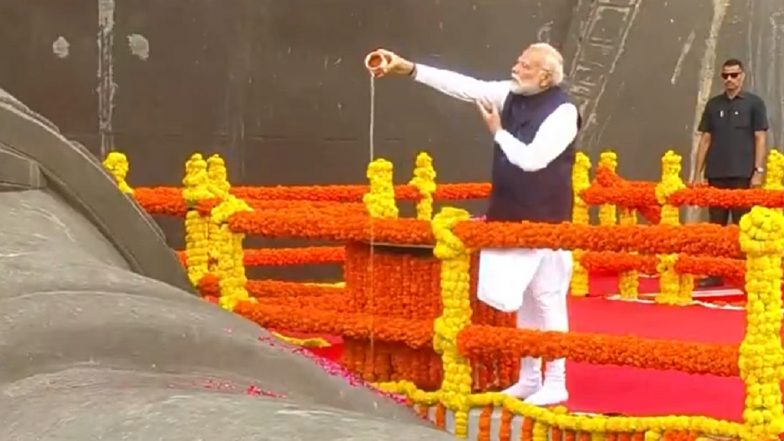 Rashtriya Ekta Diwas 2025: PM Narendra Modi Pays Tribute to Sardar Vallabhbhai Patel at Statue of Unity on National Unity Day, Takes Oath To Protect Nation’s Unity (Watch Videos)