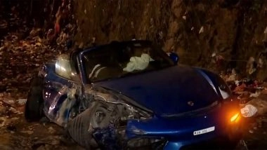 Mumbai Accident: Porsche Racing BMW Collides With Divider on Western Express Highway in Maharashtra, Driver Seriously Injured (Watch Videos)