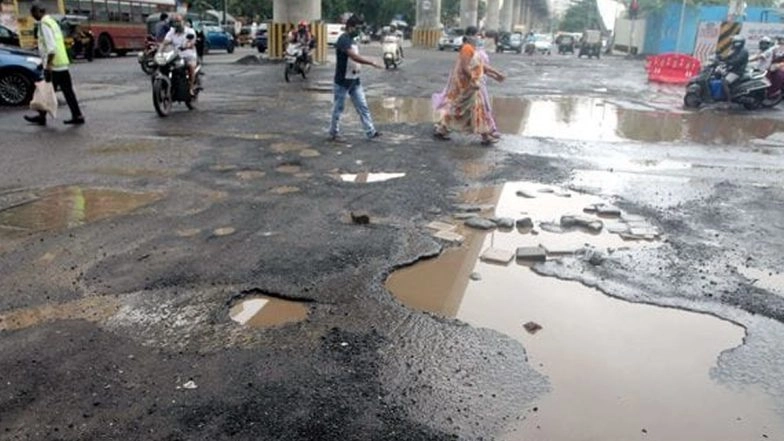 Bombay High Court Orders INR 6 Lakh Compensation for Pothole and Open Manhole Deaths in Maharashtra, Says 'No Justification for Bad Roads in a City Like Mumbai'