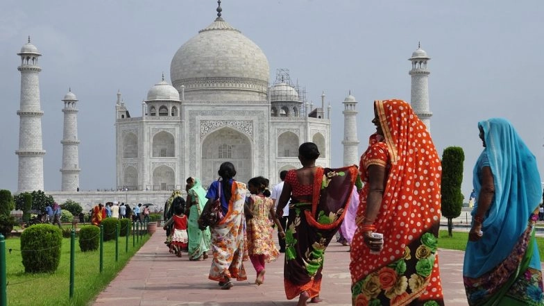 Taj Mahal Reel Row: Foreign Tourists Dance on Red Platform Inside Taj Mahal Premises in Agra As Guide Records Reels; Investigation Launched After Video Goes Viral