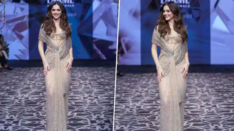 Lakme Fashion Week X FDCI 2025: ‘Saiyaara’ Actress Aneet Padda Shines in Traditional-Contemporary Look for Tarun Tahiliani’s ‘Bejeweled’ Collection (View Pics)