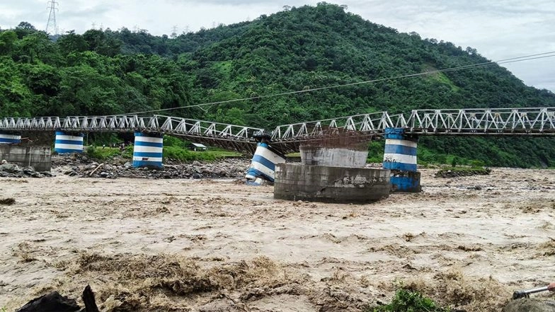 West Bengal Landslide: Death Toll Rises to 23 After Heavy Rain Triggers Landslides in Darjeeling; Governor’s Office Activates Rapid Action Cell