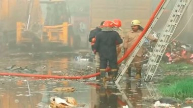 Delhi Fire: Massive Blaze Erupts at Building in Sanjay Gandhi Transport Nagar; 27 Fire Tenders Rushed to Spot (Watch Videos)