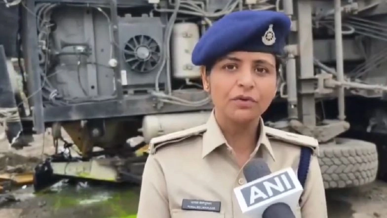 Madhya Pradesh: 2 Feared Dead, Several Injured As Crane Collapses on Moving Pickup Van at Railway Bridge Site in Dhar (Watch Video)