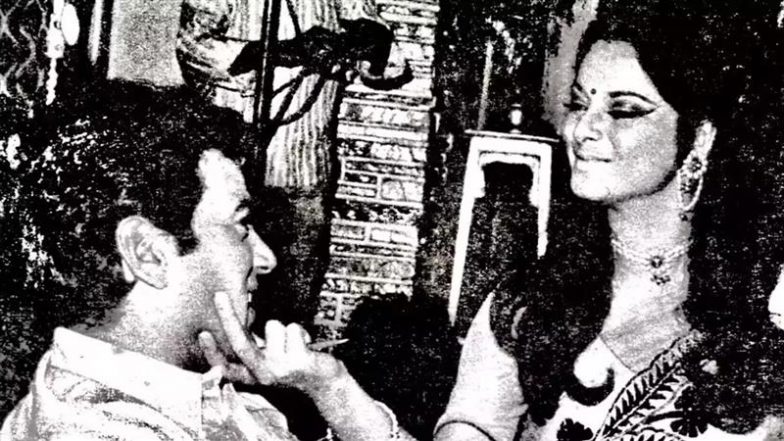 Dharmendra&rsquo;s Rare Throwback Photo With Rekha Goes Viral Amid Health Rumours; Fans React to Affectionate Bond Between Bollywood's Legendary Stars (View Post)