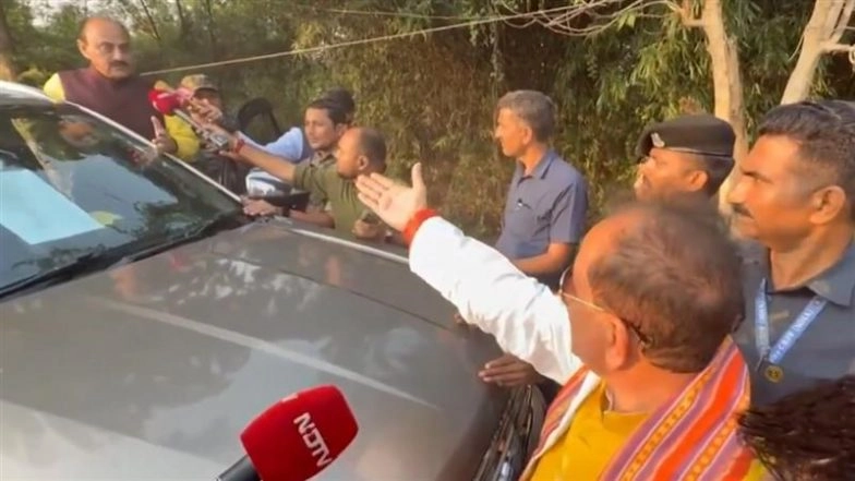 ‘Criminal’ vs ‘Drunk’: Tensions Flare As Deputy CM VK Sinha, RJD’s Ajay Kumar Clash Amid Bihar Elections 2025 Phase 1 Polling (Watch Video)