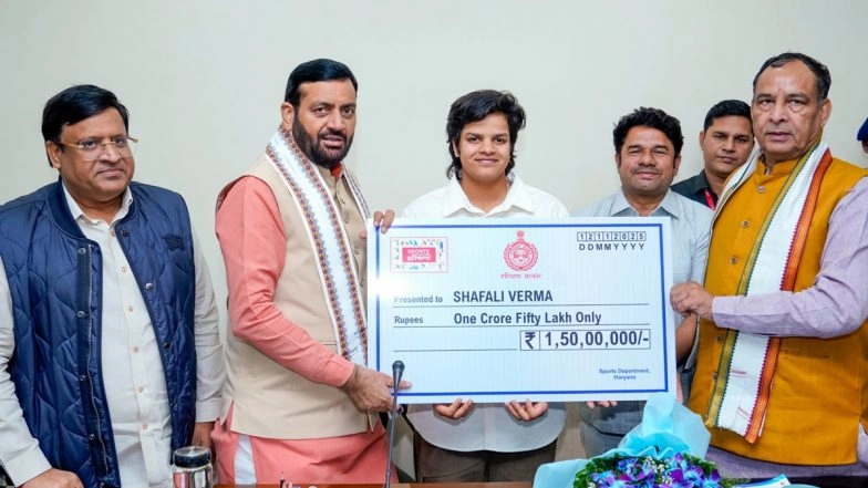 Haryana Chief Minister Nayab Singh Saini Gives INR 1.50 Crore Cheque to Indian Cricketer Shafali Verma (Watch Video)
