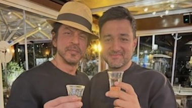 Siddharth Anand Wishes India’s ‘KING’ Shah Rukh Khan As He Turns 60 (View Post)