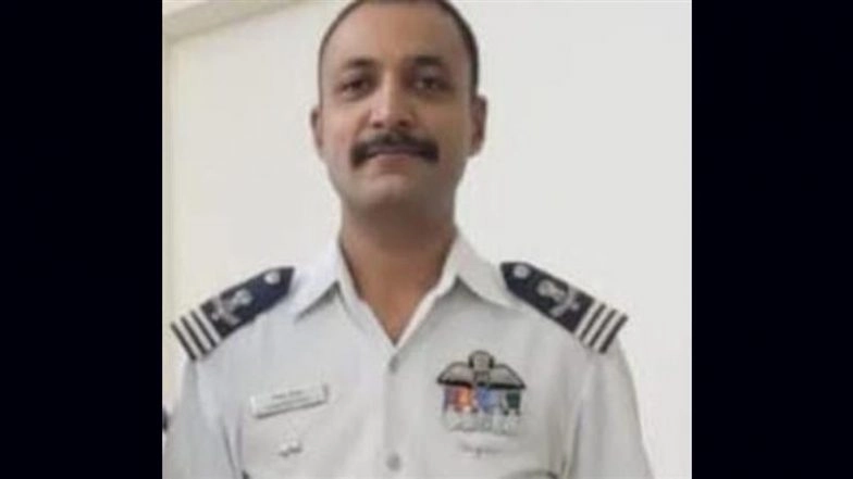 Tejas Fighter Jet Crash at Dubai Air Show: Nation Mourns Death of IAF Wing Commander Namnash Syal, Pilot of Crashed Aircraft