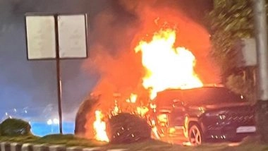 Mumbai Car Fire: Four-Wheeler Engulfs in Blaze Outside Trident Hotel Near Air India Building on Marine Drive (See Pic)