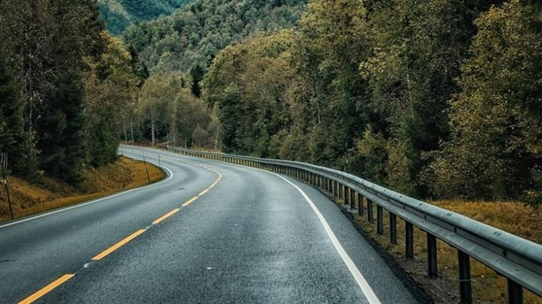 ‘Couple Having Sex at 90 MPH on German Autobahn’ Sparks Chaos; Reckless Drive Nearly Causes Massive Pile-Up, Man Faces Dangerous Driving Charge