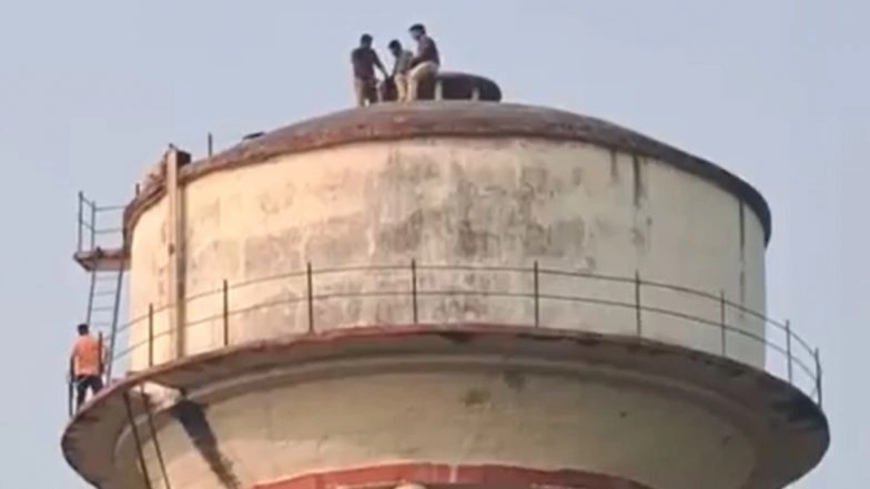 Lucknow: Man Climbs Water Tank Near Aishbagh Railway Station, Rescued by Fire Brigade and RPF; Video Surfaces