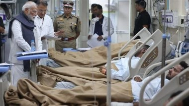 Delhi Blast: PM Narendra Modi Meets Victims At LNJP Hospital After Returning From Bhutan (See Pics)